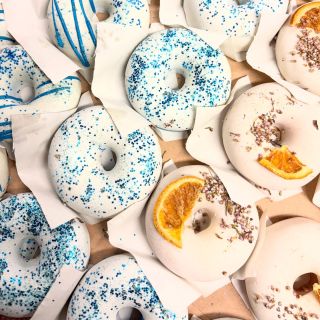 🍩🍩 Donutková mýdla mizí z našich regálů takovou rychlostí, že nestačíme zírat. 😅🙈 Není se čemu divit, takový origoš kousek...